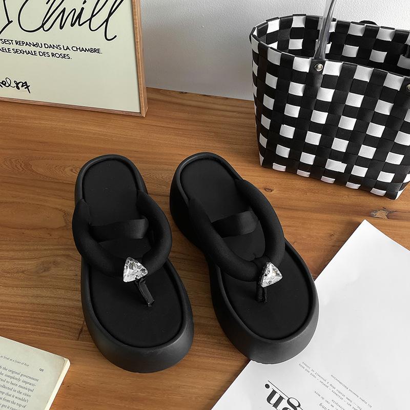 

Black retro popular thick-soled flip-flops women s summer outer wear 2025 new models with skirts versatile height-increasing sandals 40 чёрный