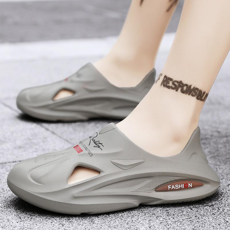 Hole Shoes Couple Slippers Stepping On Shit Platform Sandals Men's 2025 Summer New Women's Beach Bag Head Sandals