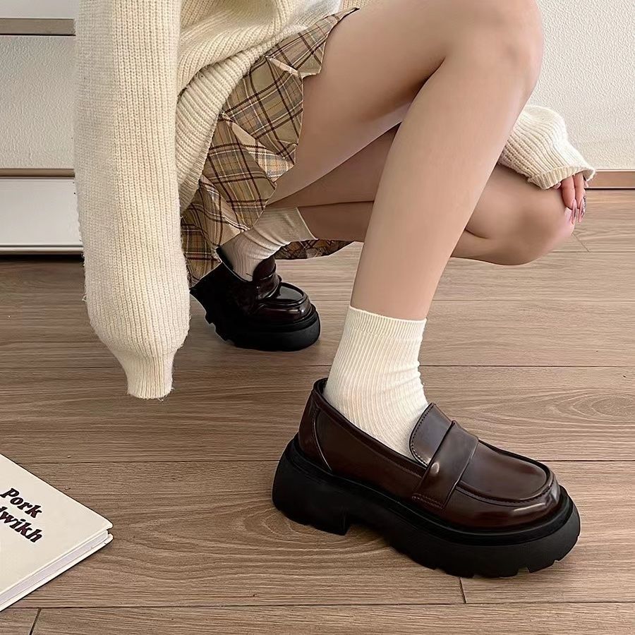 Koreanische Version von Damen-Loafers Frühling und Herbst 2025 neue Plateau-Damenschuhe flache Schuhe im britischen Stil einzelne Schuhe Slipper kleine Lederschuhe