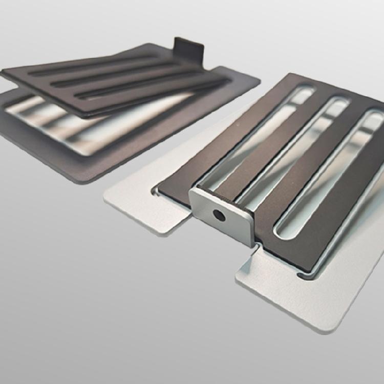 Lautsprecherhalterung aus Aluminiumlegierung mit Mehrpunktstabilisierung und Kratzschutz für professionelle Audiogeräte