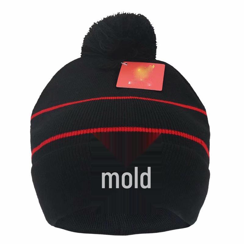 Paris Chelsea Arsenal Real Madrid Juventus Strickmütze mit Bommel - Gesticktes Ball-Logo, Quasten und Winterwärme für Fans