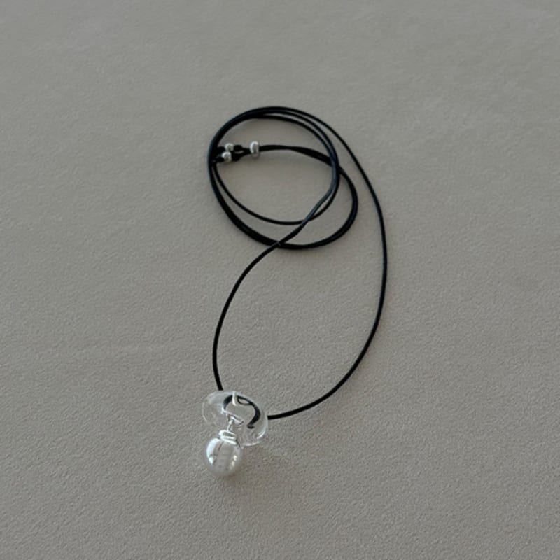 APIOH MUSHROOM NECKLACE