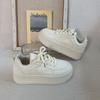 Great good-looking, comfortable, and versatile little white shoes 2025 spring and autumn sports shoes for girls, thick baseplate shoes for girls