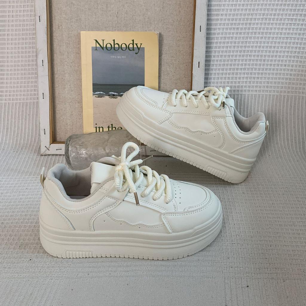 Great good-looking, comfortable, and versatile little white shoes 2025 spring and autumn sports shoes for girls, thick baseplate shoes for girls