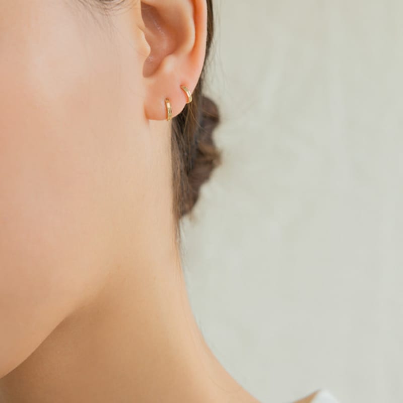 LUNNE 14k Square Cut One-Touch Earrings (14K Gold) #E01
