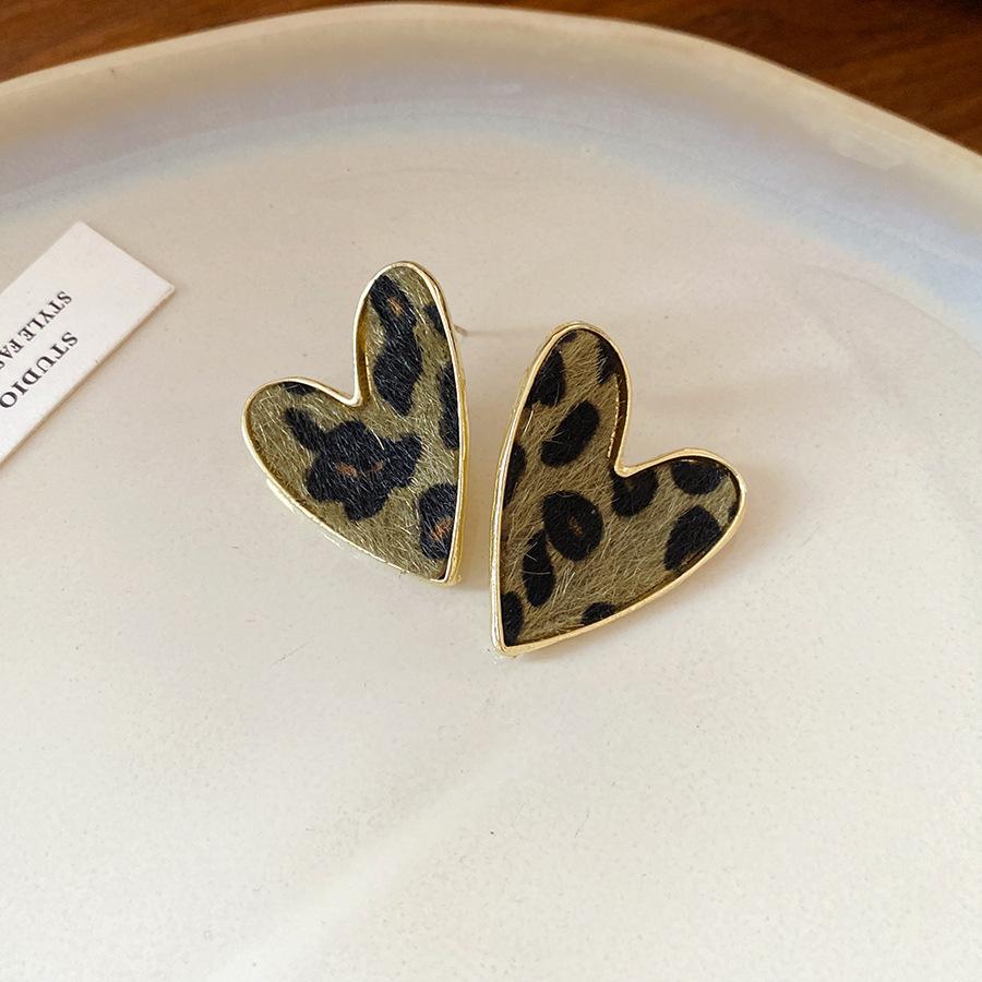 French retro autumn and winter geometric leopard print earrings stud earrings personalized earrings design sense niche