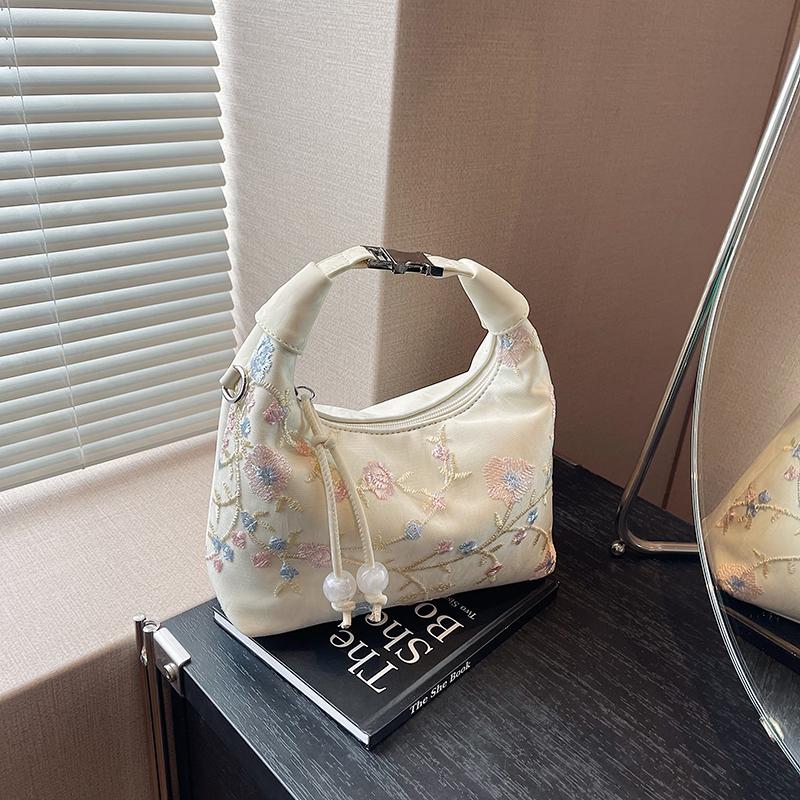 Exquisite Flower Embroidery Hobos Chinese Style Shoulder Bags 2026 High Quality Sense of Luxury Designer Style Women's Handbags