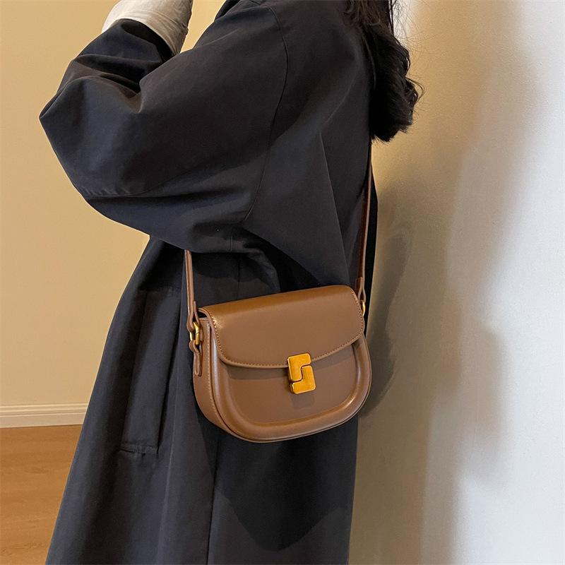 Сумка-седло в стиле ретро однотонная женская сумка универсальная сумка через плечо сумки One Size коричневый 2259₽