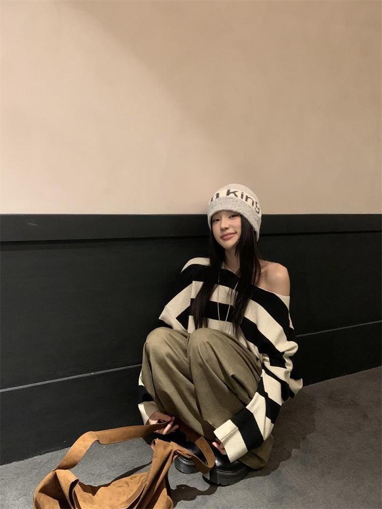 Retro Color-Block Off-Shoulder Knitted Sweater - Autumn 2025 Women's Fashion