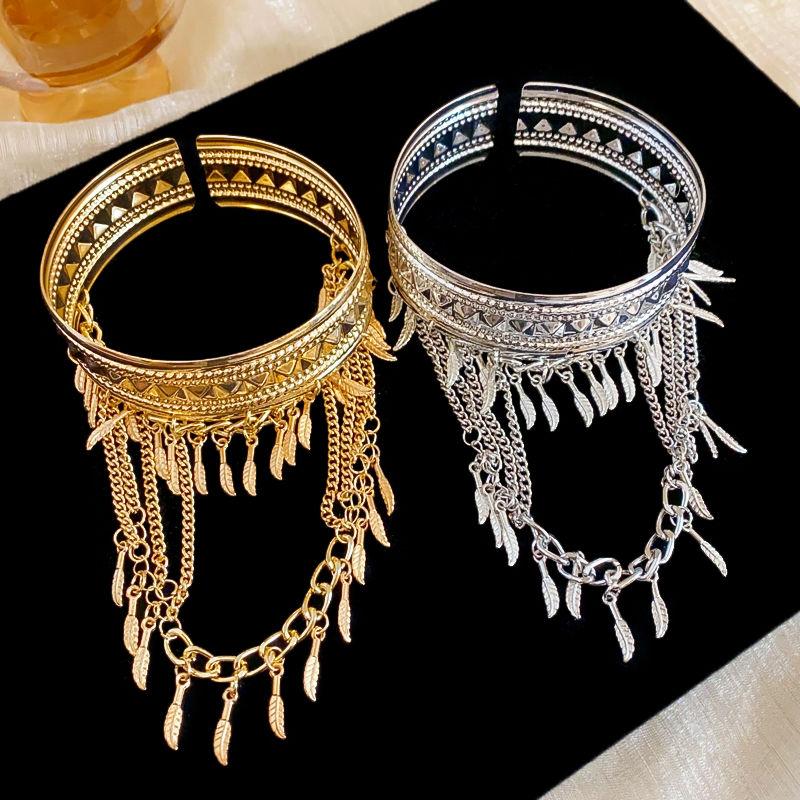 Metall-Quasten-Armband Neues offenes Bauchtanz-Armband für Damen Federkette Boho Hand Schmuck Stilvolles exotisches Knöchelband Zubehör