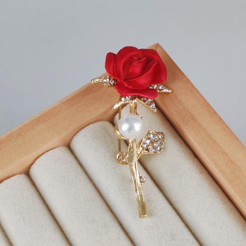 Stylish 3D Floral Pearl and Diamond Brooch: Unique Oil Drop Design for Versatile Fashion.
