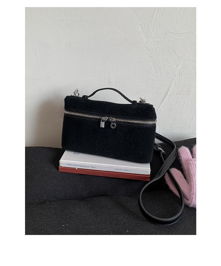 

Niche design matte box bag women s 2025 new retro foreign style handbag high-end shoulder messenger bag чёрный