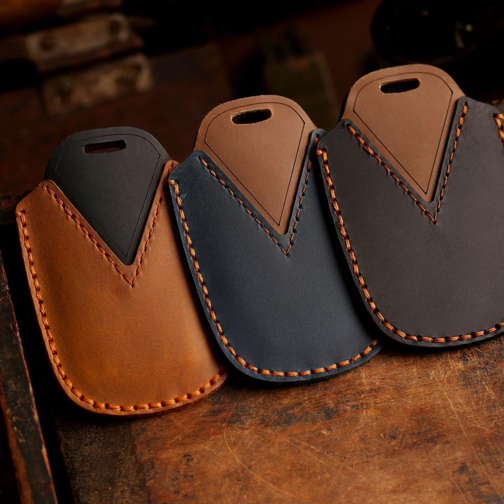 Leather Car Key Case Cover Keychain Protector for Toyota Crown Highlander New Camry RAV4 Carola Leling Prado Remote Accessories