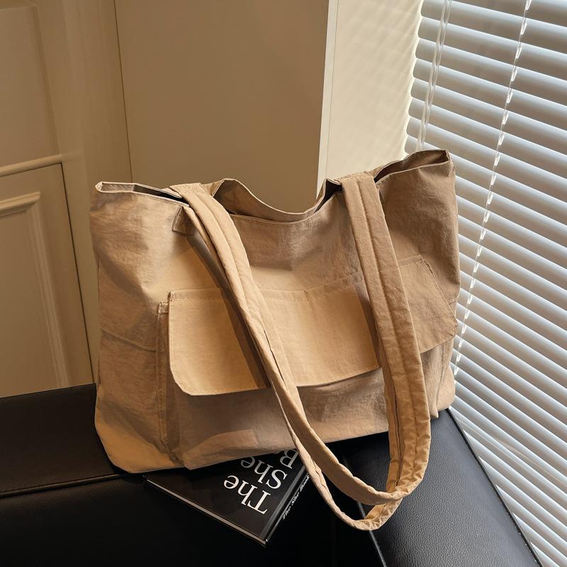 Simple and Lightweight Autumn and Winter Large-capacity Student Class New Tote Bag Women's Solid Color Versatile Casual Commuting Shoulder Bag