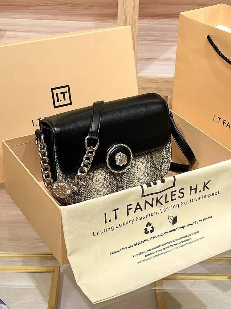 New Leather Ladies Shoulder Bag Fine Snake Girls Underarm Bag Fashion Chain Girls Saddle Bag Metal Decoration Two Layer Cowhide