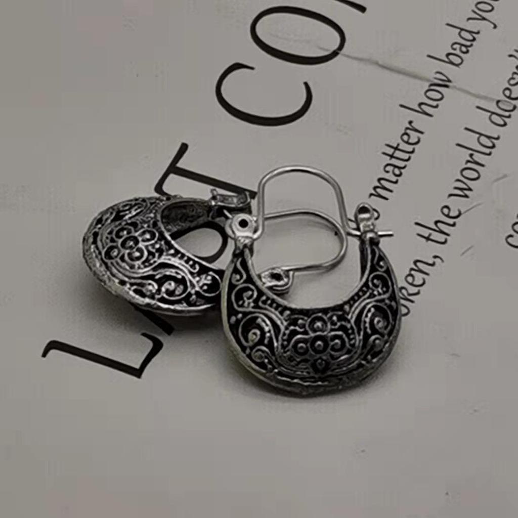 Jinchen Retro Silver Round Moon Carved Women's Earrings - European & American Popular Design