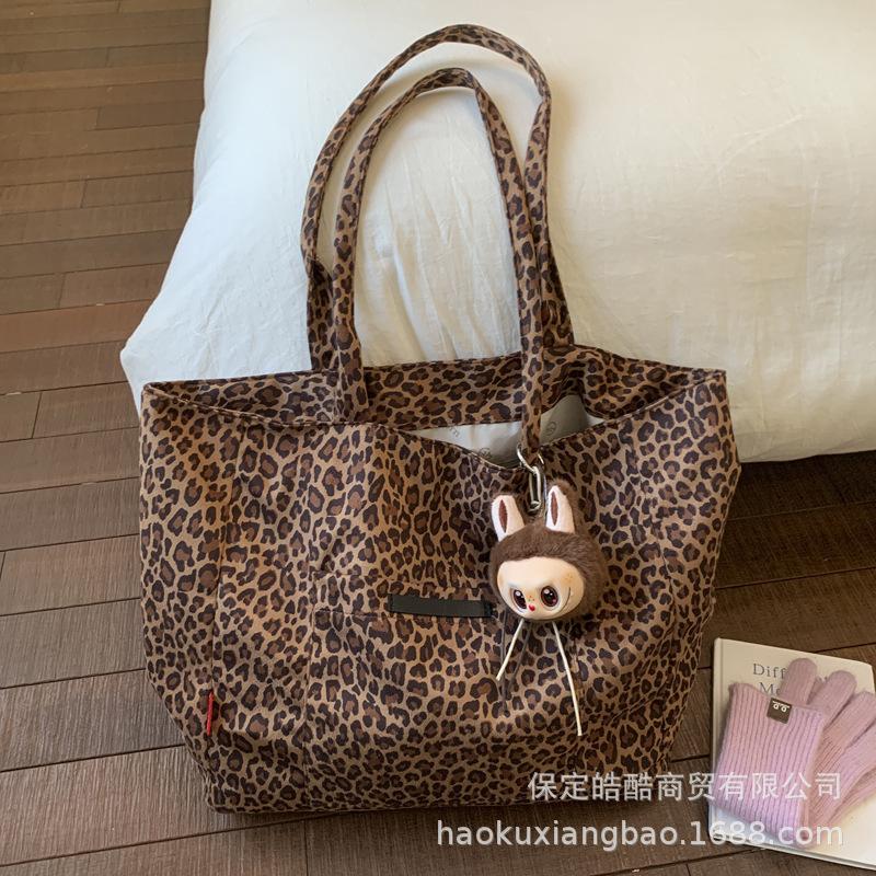 Large-capacity bag women's autumn and winter 2025 new versatile simple shoulder large bag leisure college students class tote bag