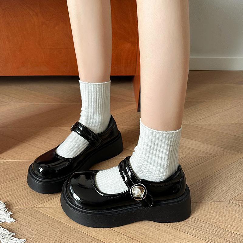 Black muffin platform small leather shoes women's 2025 summer new retro French heightening skirt Mary Jane single shoes