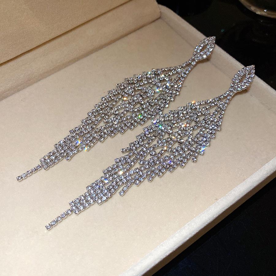 

Silver needle with diamonds hollow oval fringed earrings exquisite exaggerated temperament earrings light luxury high-end earrings