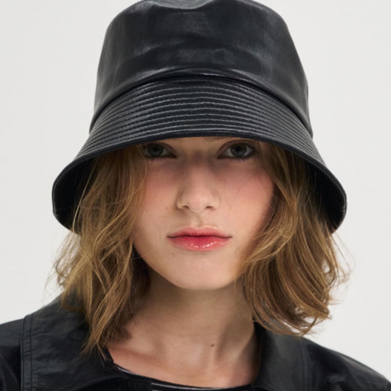 

SORRY TOO MUCH LOVE Faux Leather Bucket Hat_Black SINGLE TYPE