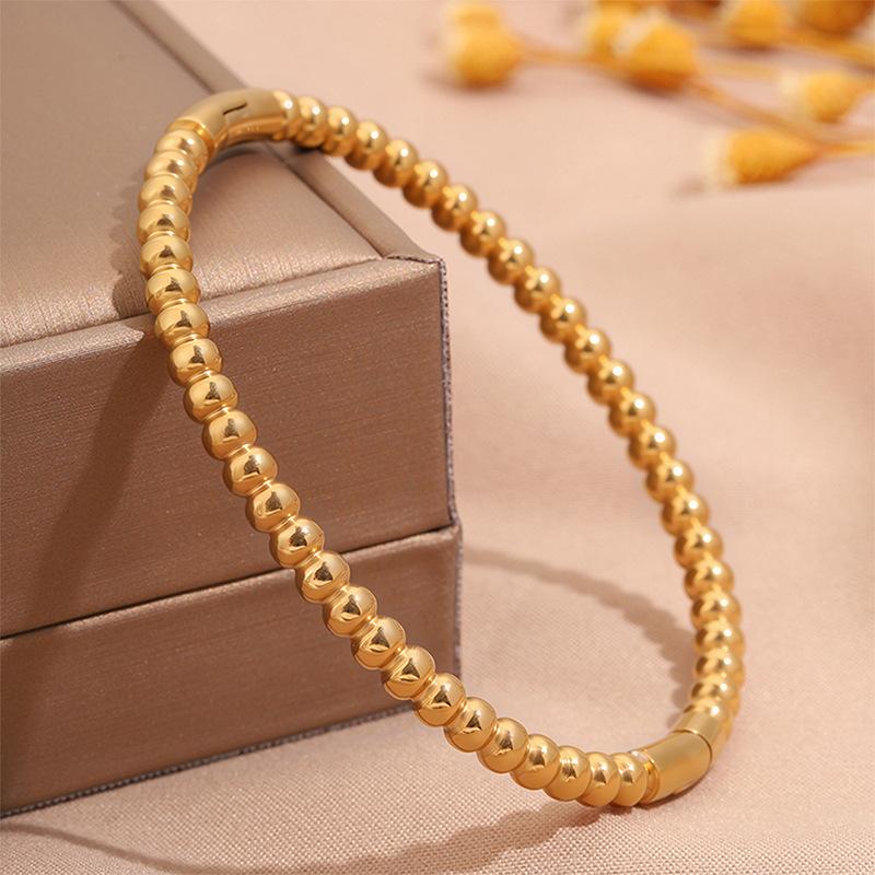 Hot-selling titanium steel bracelet, girls' high-end sense of fashion, popular light luxury in Europe and the United States, Gypsy star love diamond