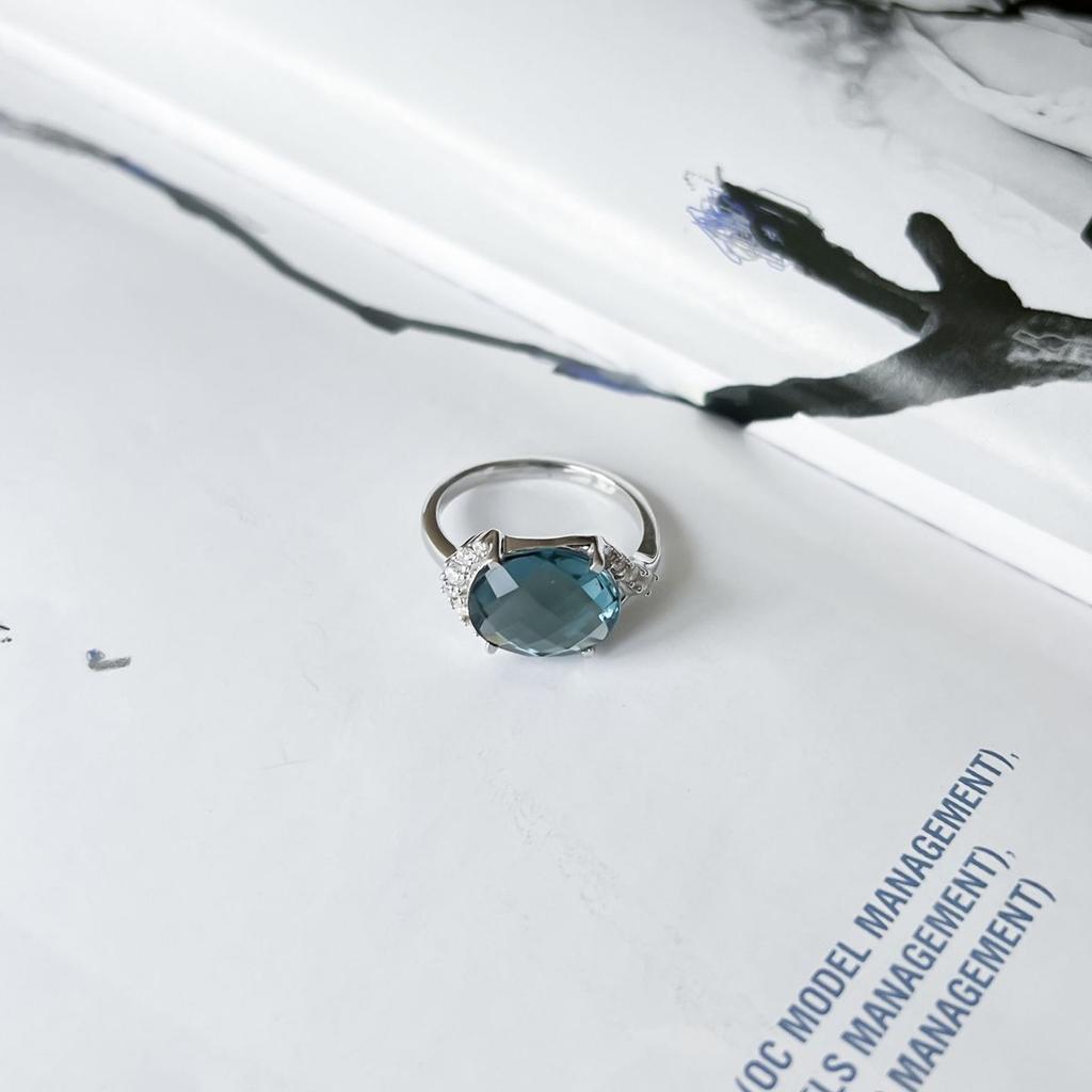 Bague en argent avec topaze London Blue, poids du produit 3,48 g (2151791)