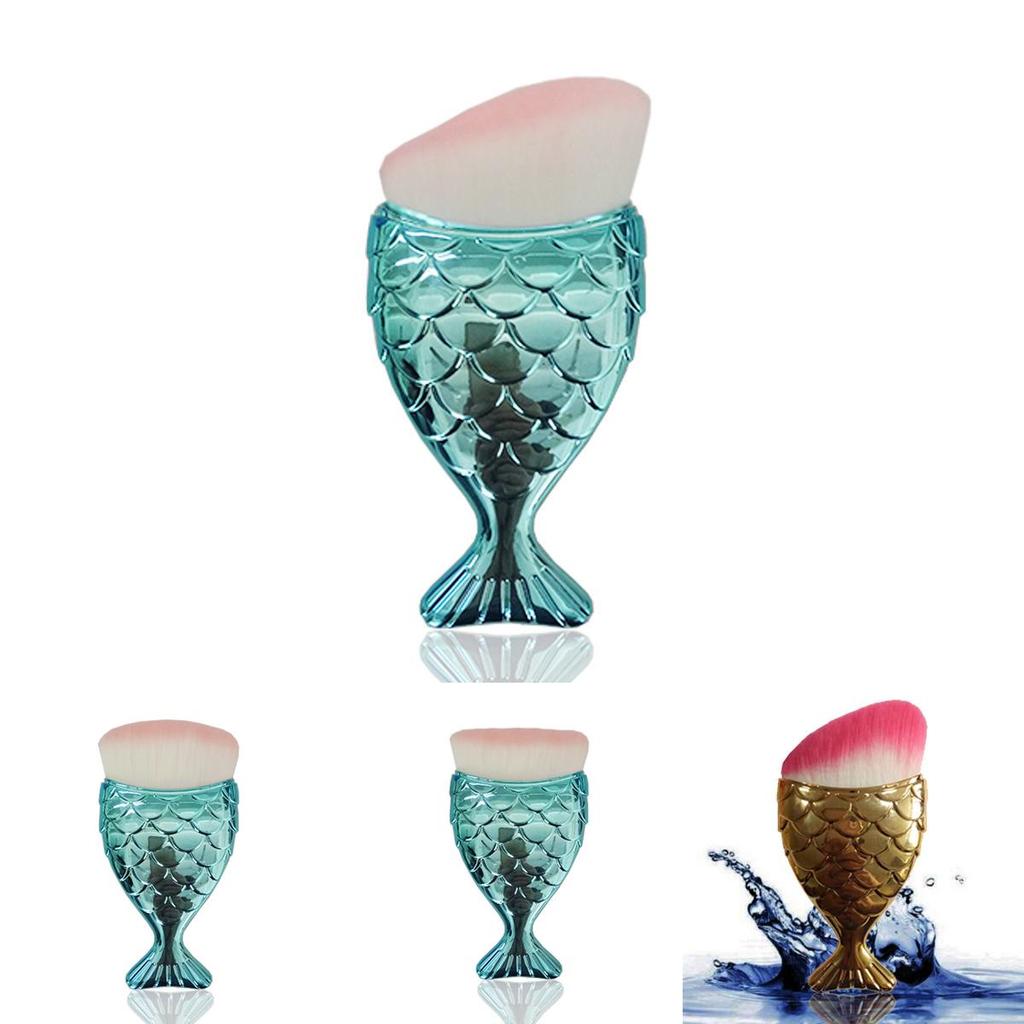 Fish Scale Makeup Brush With Compact Size For Travel And Everyday Beauty Routine