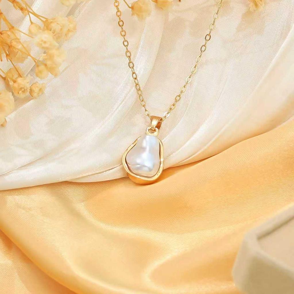 Trendy spesialformet perlesett, retro luksus temperament halskjede, øredobber, ringsett.