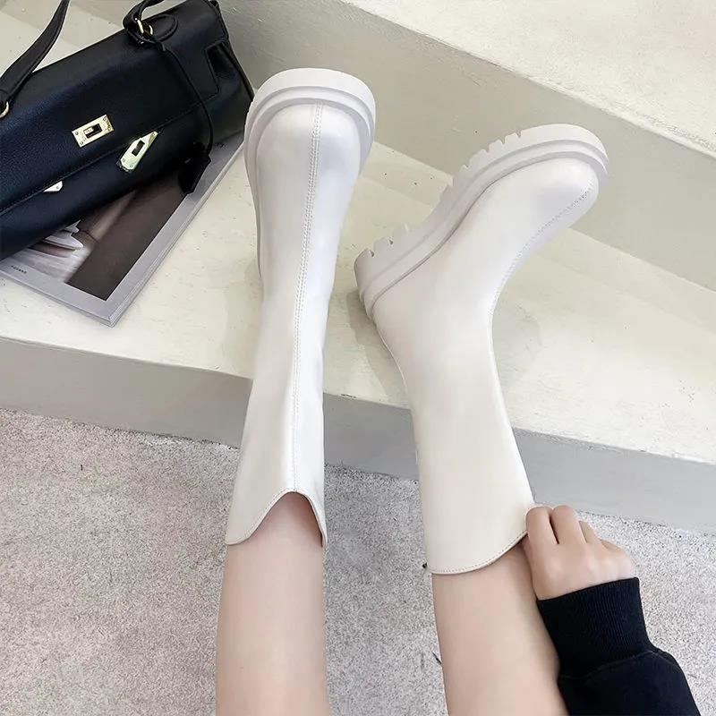 Thick-soled thin medium boots women's new round-headed British style flat-bottomed velvet Martin boots are versatile.