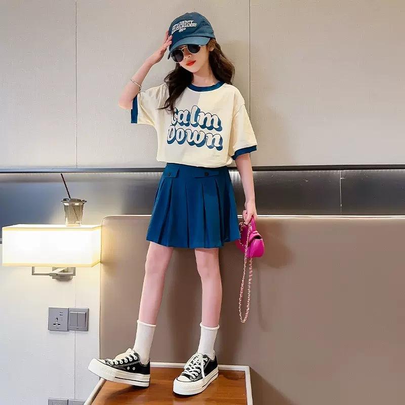 

Летний комплект для девочек-подростков из ткани с короткими рукавами и полосатым принтом с надписями + юбка-карго для платья 130