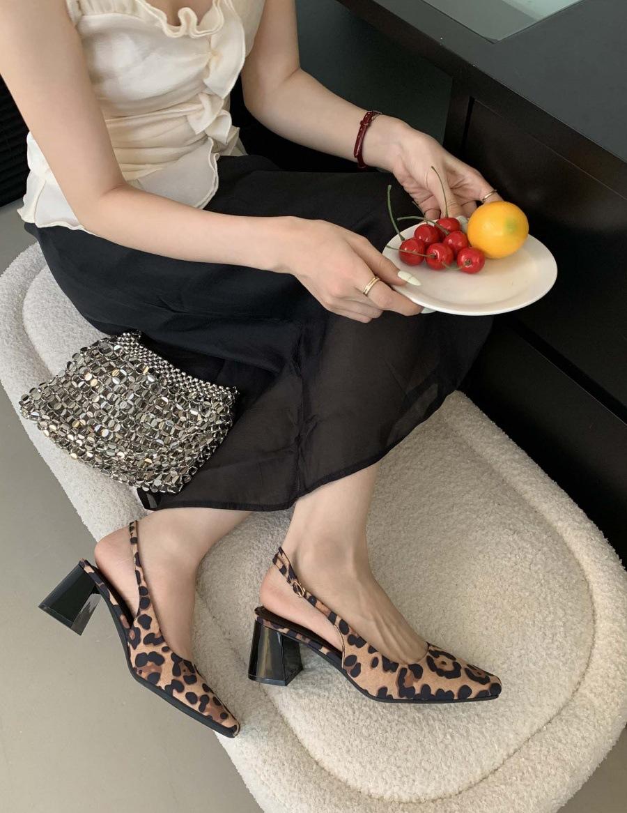 

Summer new temperament one-word with square head, empty, light mouth, versatile thick heel single shoes, women s 2025 new temperament 39 леопард друку кольору