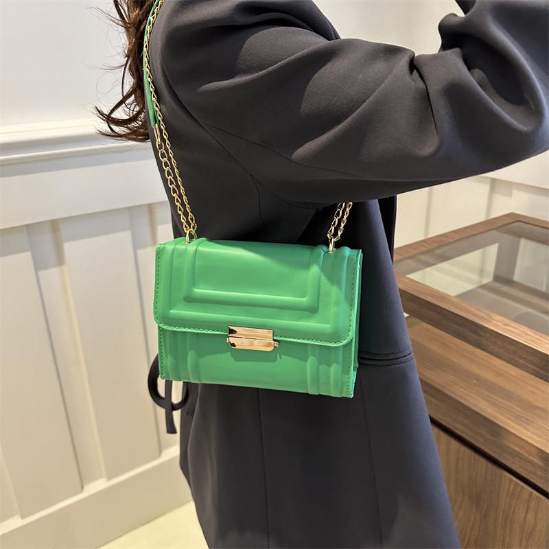 Trendige Kleine Schwarze Und Rosa Quadratische Tasche Mit Kettenriemen Für Damen, Ideal Für Lässige Outfits