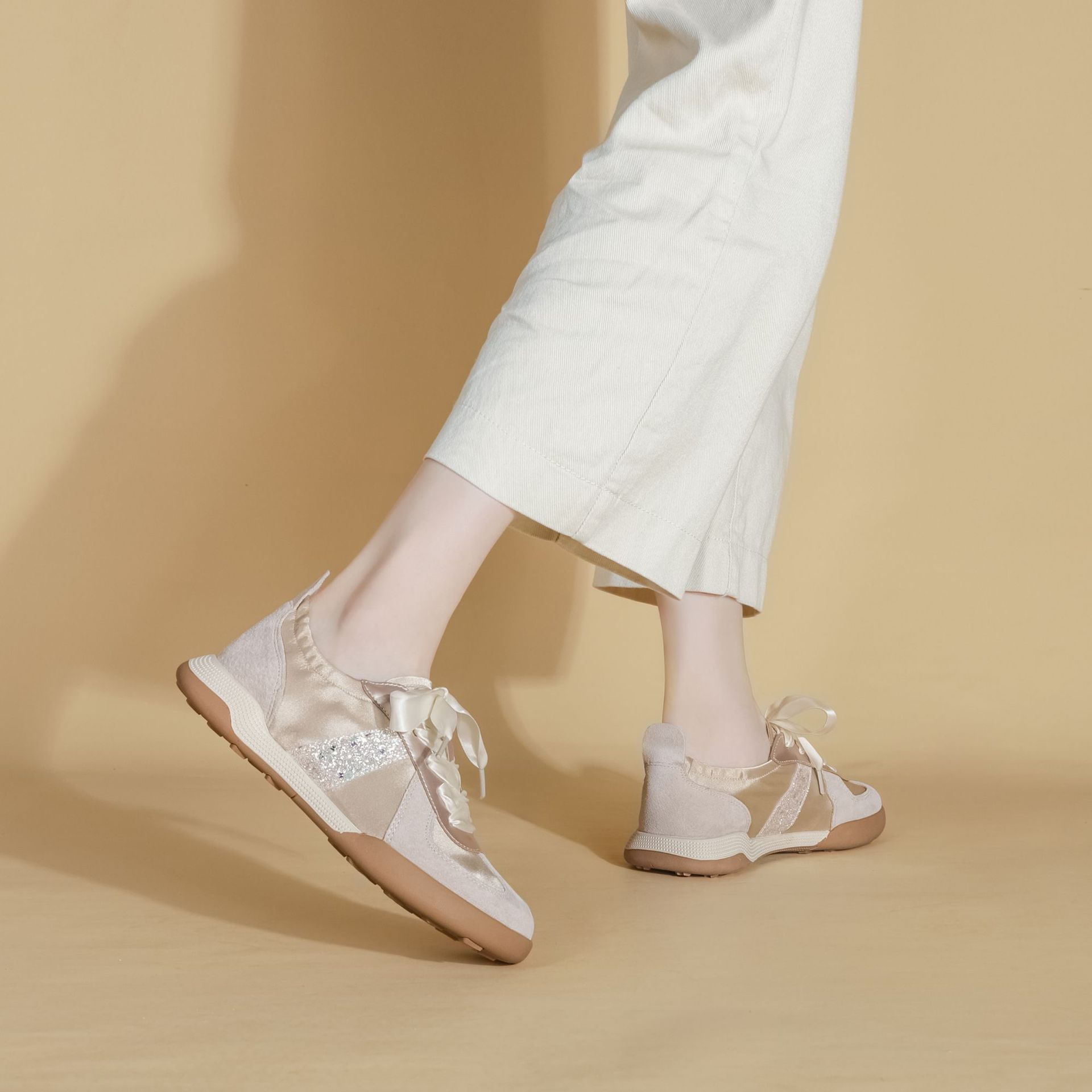 

2025 осень новая платформа спортивная обувь женская одежда стиль милой девушки повседневная обувь стиль интернет-знаменитости женская обувь мягкая подошва не устает 40 бежевый