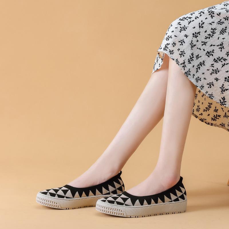 thick-soled single shoes women's casual sports knitted shoes round head shallow mouth one pedal flying knitted shoes