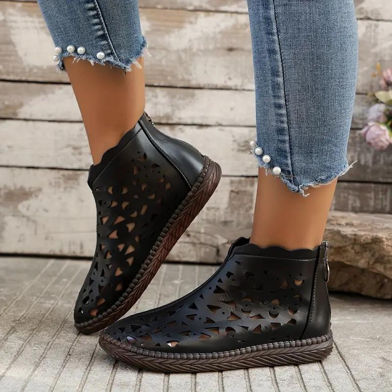 Botas da Moda Nova Leve Botas Curtas Femininas Respiráveis de Estilo Britânico Confortáveis com Zíper Traseiro Vazado PU Bota Feminina