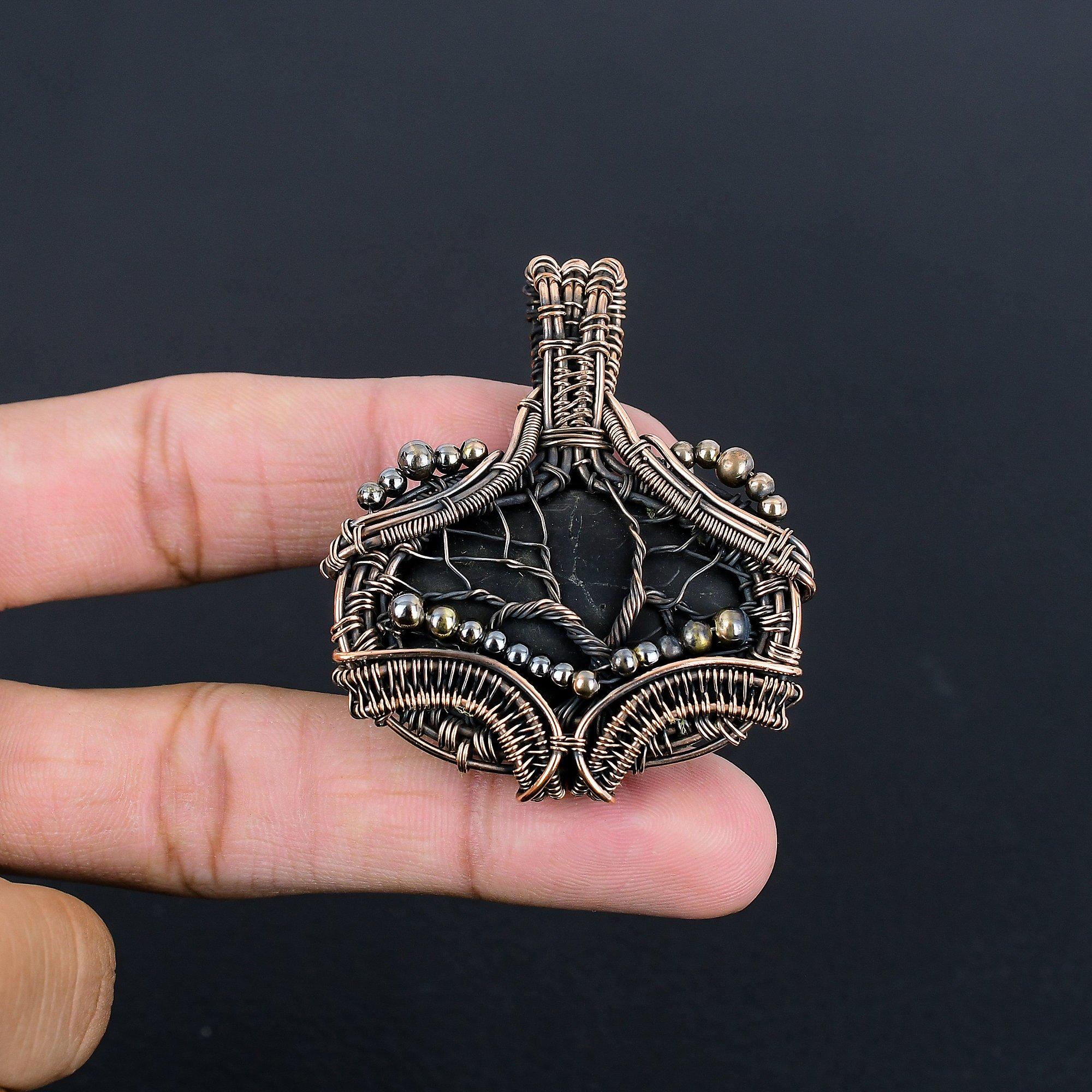 

Кулон из шунгита, ювелирное изделие из драгоценного камня, обернутое медной проволокой 999 пробы, кулон ручной работы, для Дня благодарения 2.55 Inches