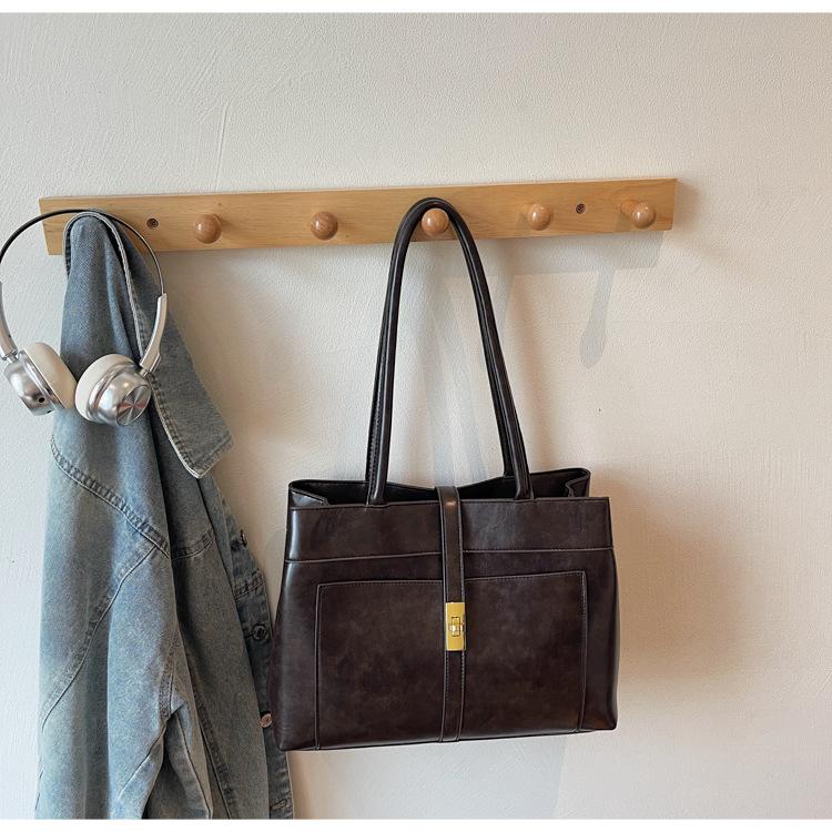 

Premium handbag bag women s 2025 new contrasting color retro shoulder bag commuting large capacity underarm tote bag tide