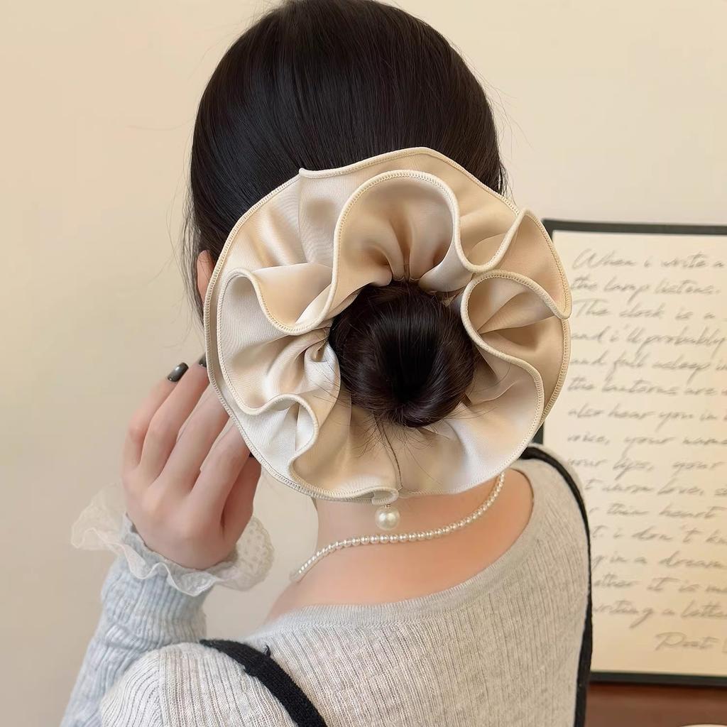 Elegant Pearl Decorated Scrunchies Fashion Hair Tie for Women Aesthetic Bridal Shower Gift