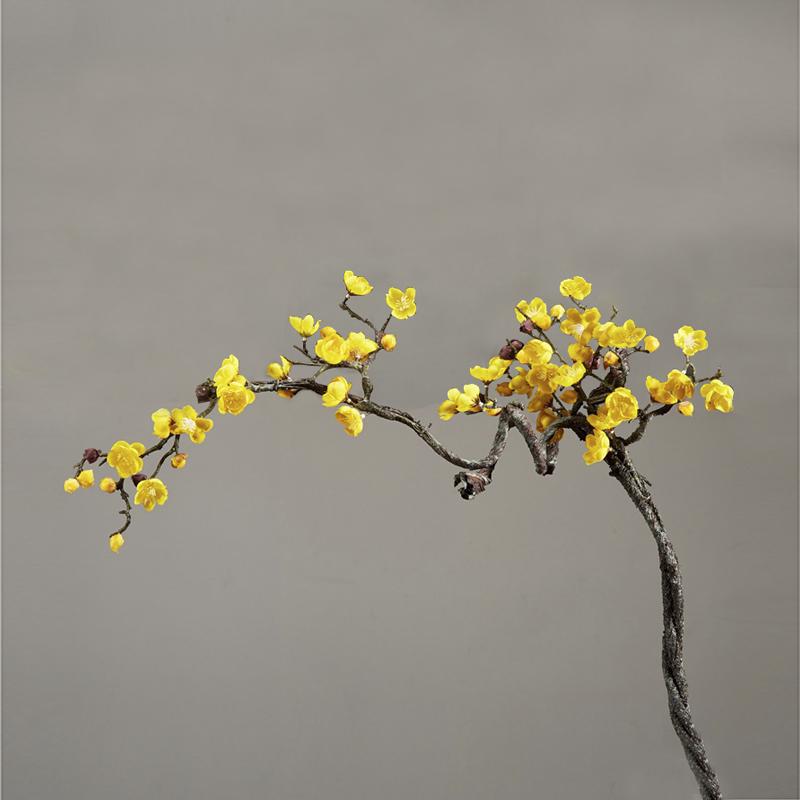 Искусственная композиция из цветов сливы в дзен-керамической вазе