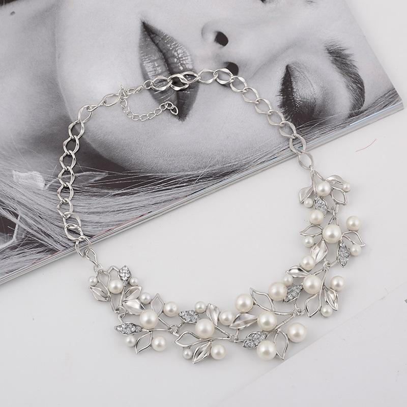

Fashionable Metal Flash Diamond Pearl Branch and Leaf Personalized Temperament Necklace срібний