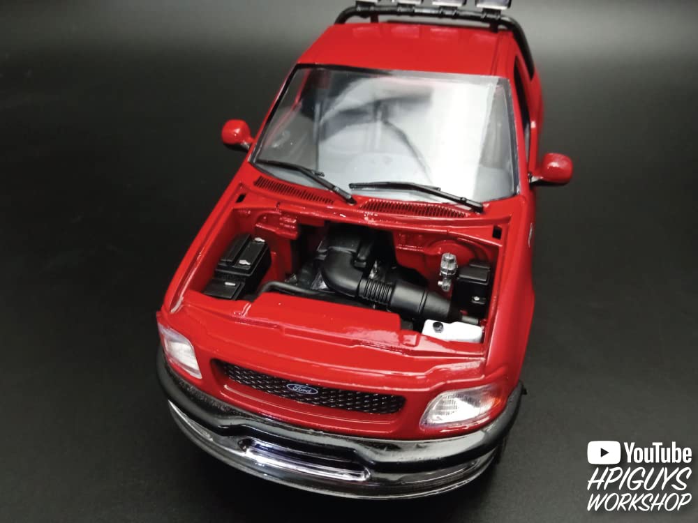 Plastikový model Fordu Pickup z roku 1997, AMT 1367, vůz F-150 4×4 v měřítku 1:25.