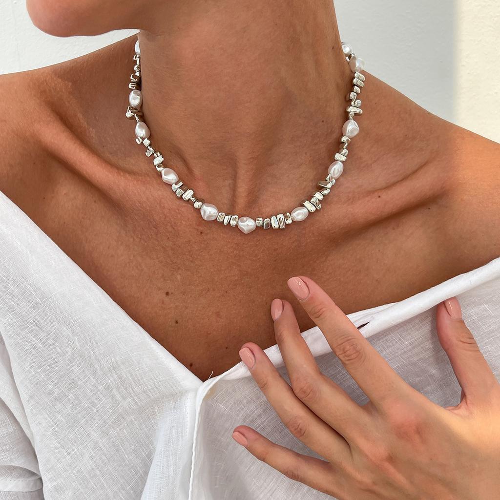 Europe, America, simple irregular beaded collarbone chain women, niche gravel imitation pearl retro necklace