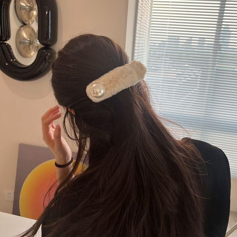 Plush Hair Clip Women Back Head Hair Duck Beak Clip Temperament Girls Hair Card Simple Sense Grab Clip Headdress Accessories