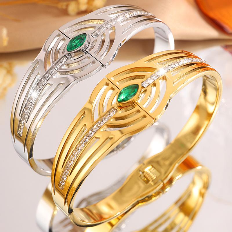 Retro Devil's Eye Opening Couple's Emerald Zircon Inlaid Eye Aiming Bracelet
