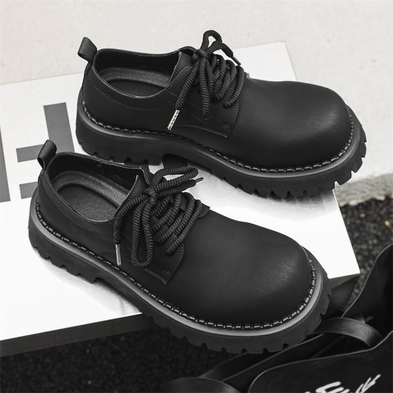 Pánské trendy boty na jaro 2024 v britském stylu, matné boty s nízkým svrškem zvyšující výšku