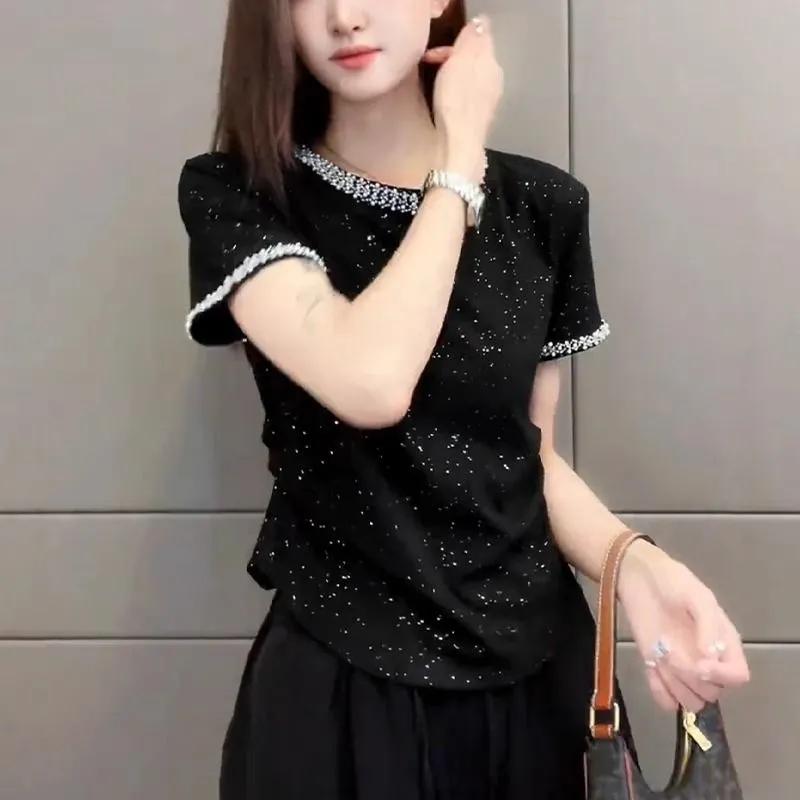 Sommar T-shirt för kvinnor, kraftig, med pärlor, kortärmad, med distinkt veckad passform och utsvängd överdel