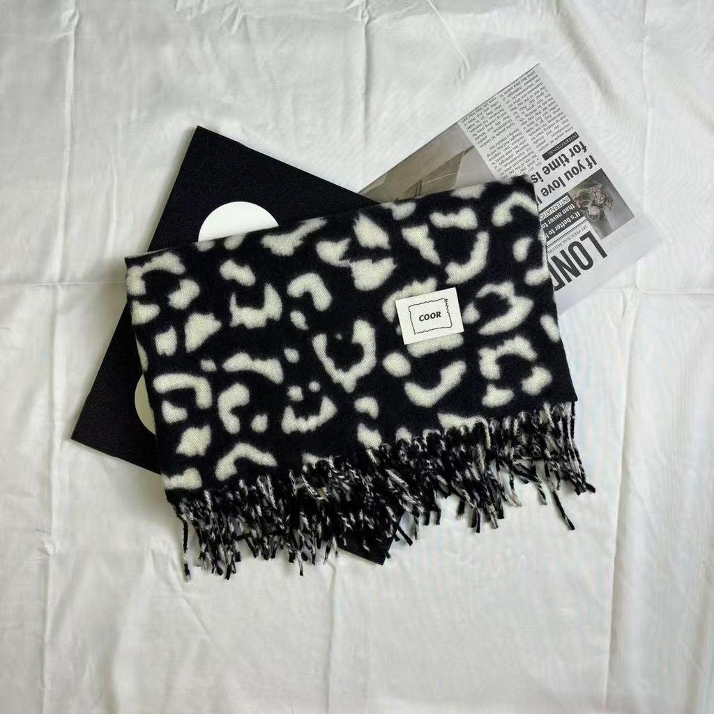 Vintage Y2K Leopard Print Scarf: Warm, Stylish, Versatile Shawl for Autumn/Winter
