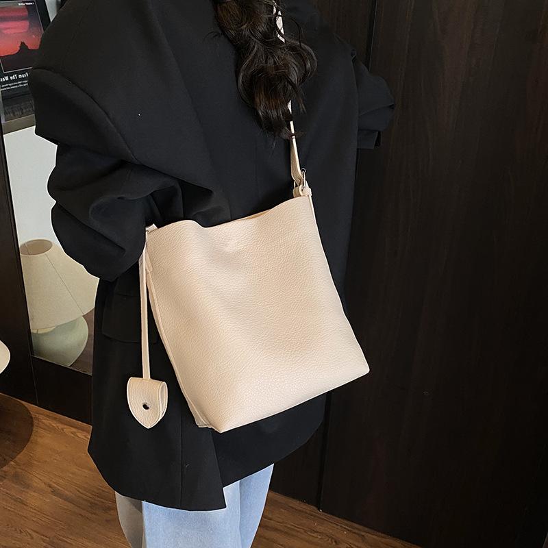 New Casual Commuting Large-capacity Bucket Bag Women's Messenger Bag Fashionable Shoulder Bag