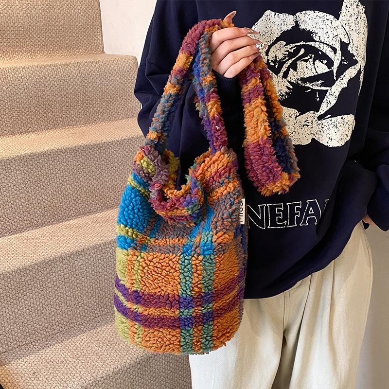 New Autumn and Winter Lamb Velvet Shoulder Bag Bucket Bag Large Capacity Commuting Crossbody Retro Ethnic Style Mao Tote Bag