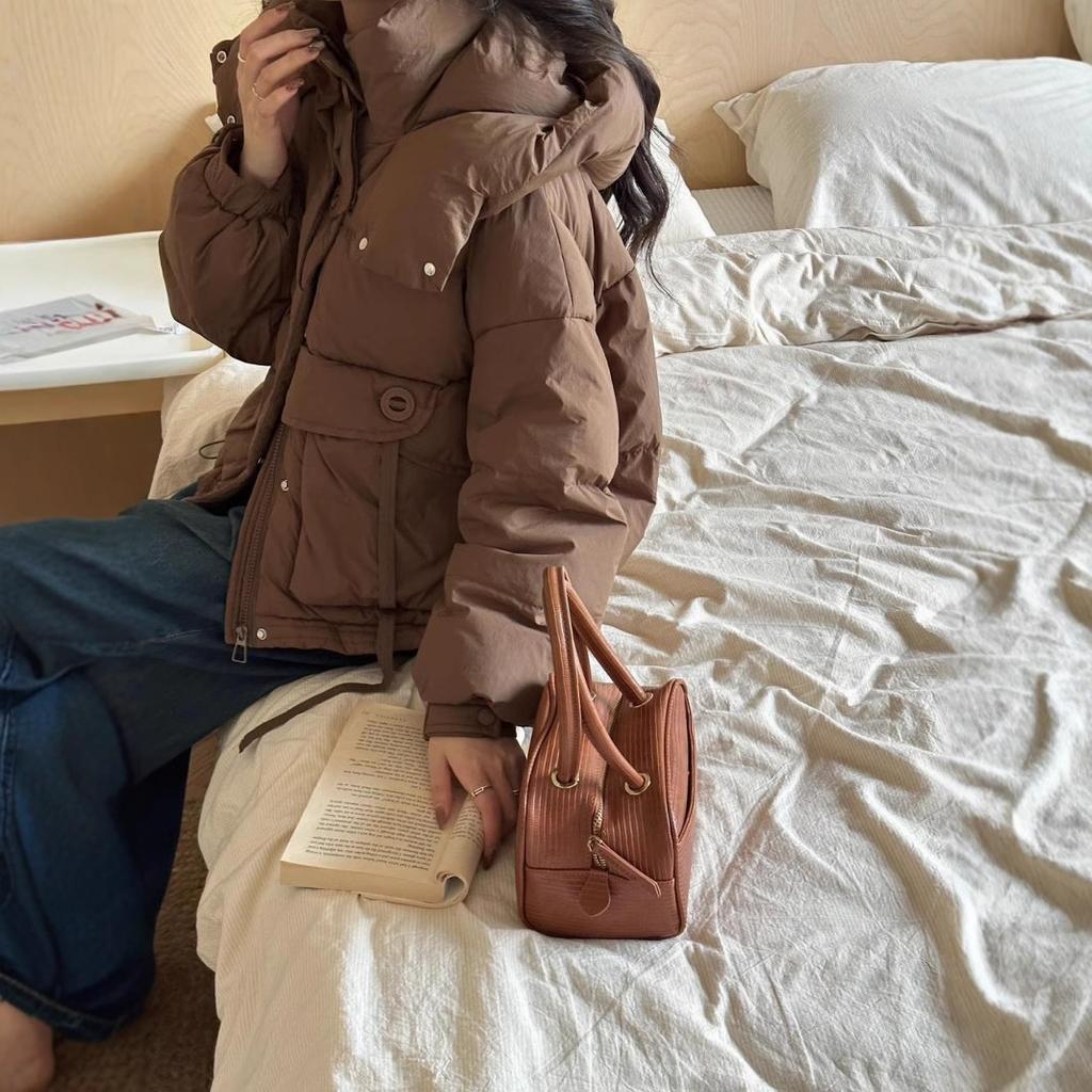 Small Hooded Down Jacket Women's 2024 Winter Sweet Design Sense Round Button Warm White Duck Down Bread Clothing